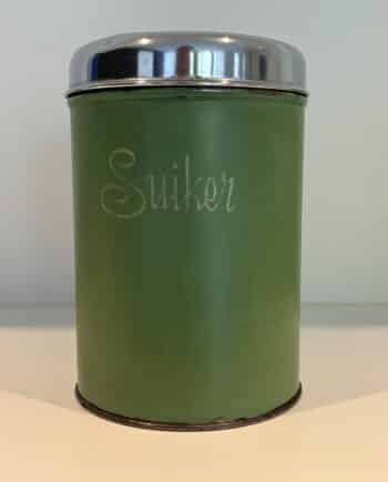 Oude vintage Brabantia suikerbus uit circa 1955-1965 in een bijzondere diepgroene kleur met gotische letters en chromen deksel.