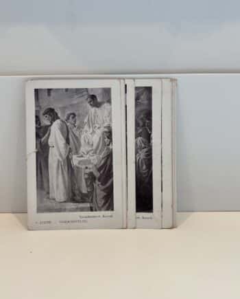 Set vintage kruisweg postkaarten uit de Karmelietenkerk in Kortrijk. Religieuze Belgische prentkaarten ca. 1920–1940 in goede vintage staat.