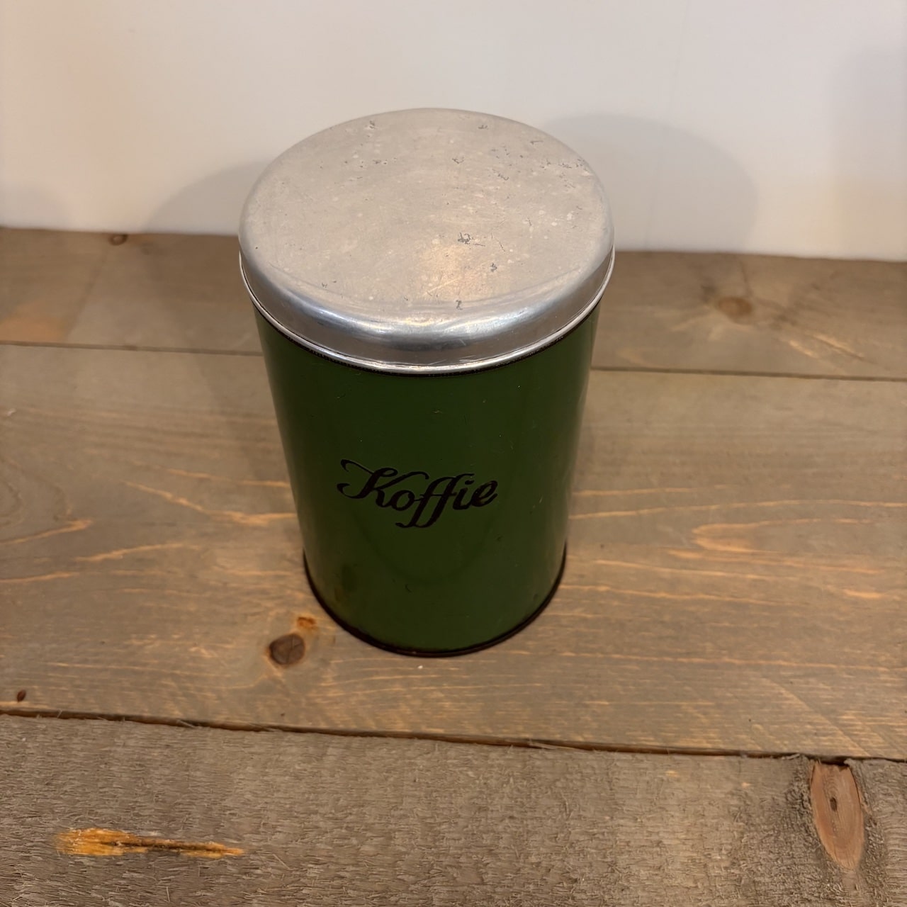Groen geëmailleerd koffieblik